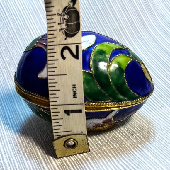 Porcelain Egg shaped Clossoine Trinket Box - Picture 8 of 9